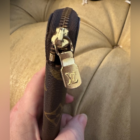 AUTHENTIC Louis Vuitton Monogram Key Cles Case with all 6 hooks present - Picture 9 of 11